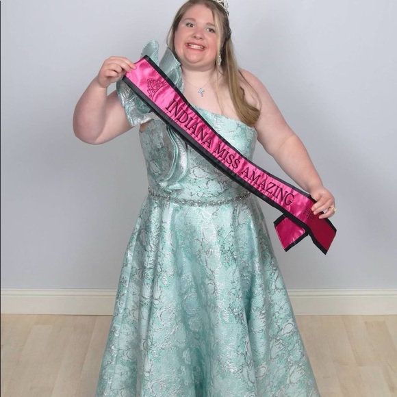 Meet your Posher, Olivia - Picture 1 of 1